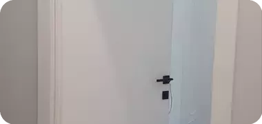 Установили межкомнатную дверь